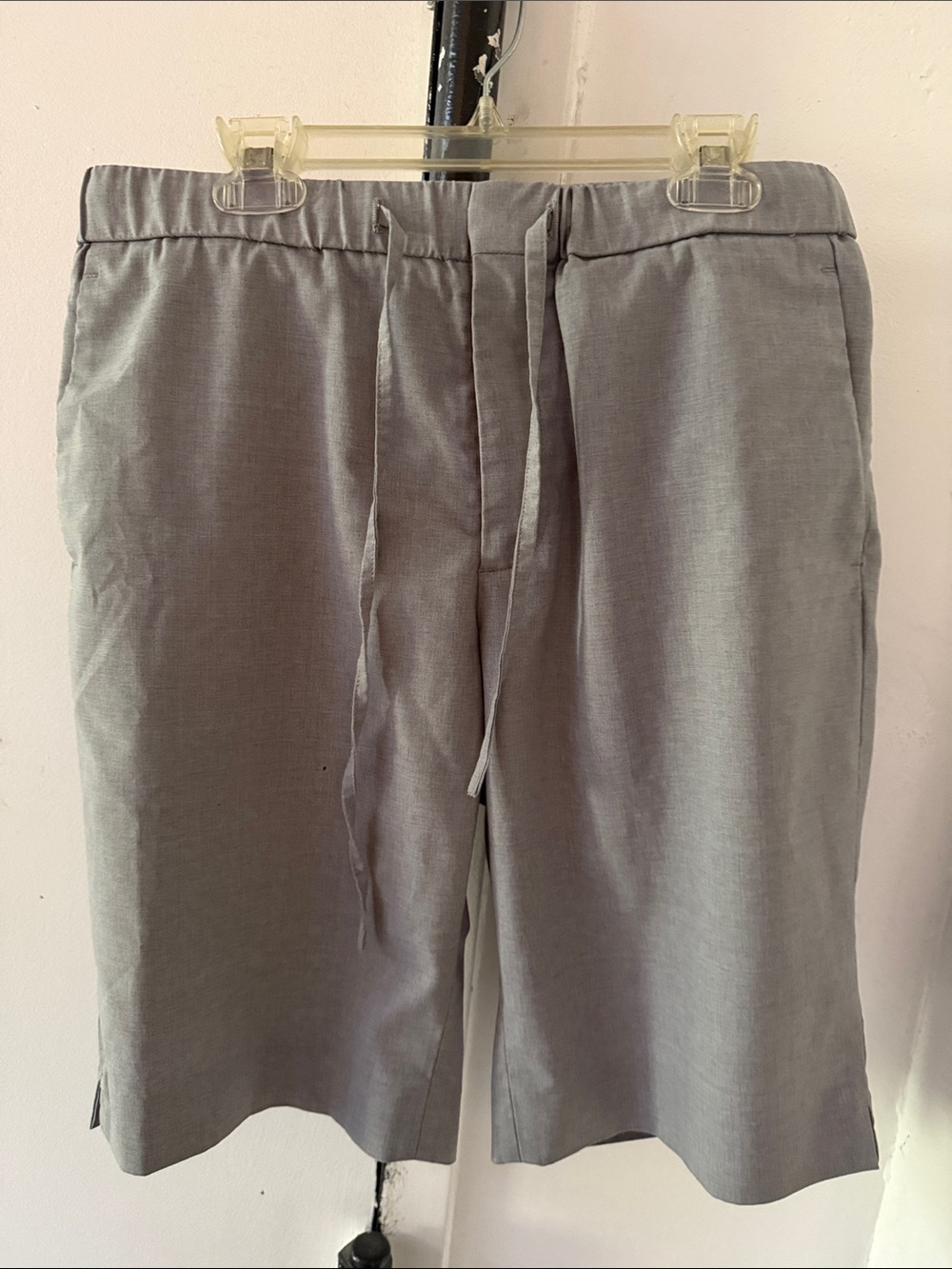 COS Men's Light Gray Drawstring Flat-Front Shorts